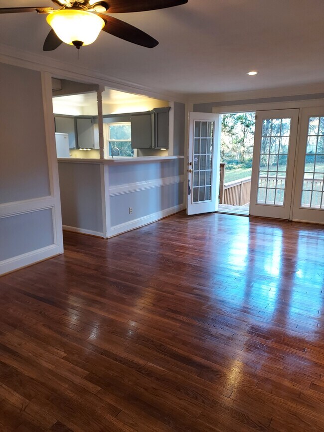 Photo - 1094 Greenbriar Cir