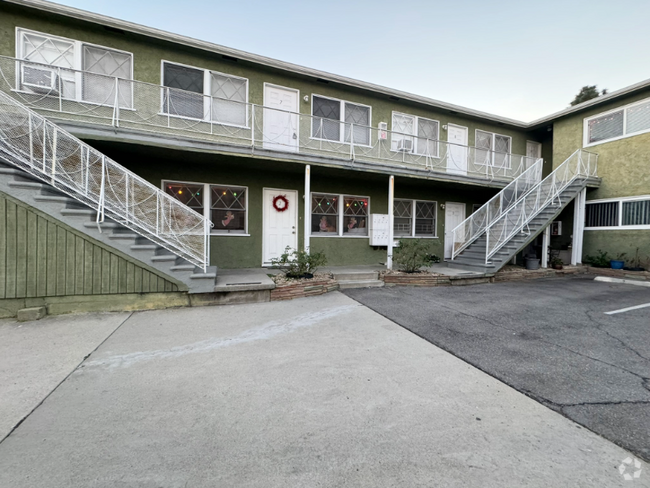 Building Photo - 1093 S Orange Dr Unit 6 Rental