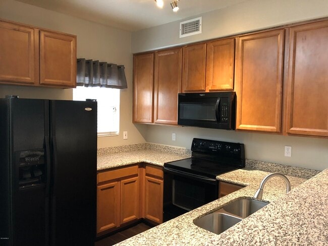 Photo - 165 W Laurel Ct