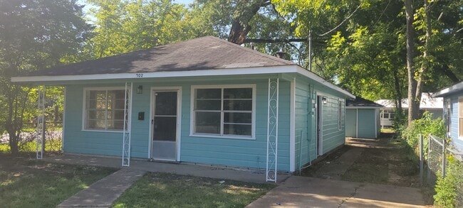 Photo - Adorable 3 bedroom/1 bath house with Centr...