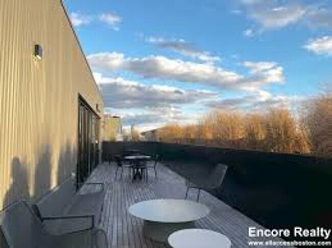 Photo - Luxury and Pet Friendly 2 bed 2 Bath in Convenient Location