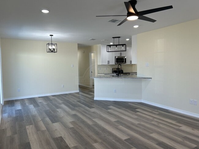 Photo - 5224 Rose Gdn Lp