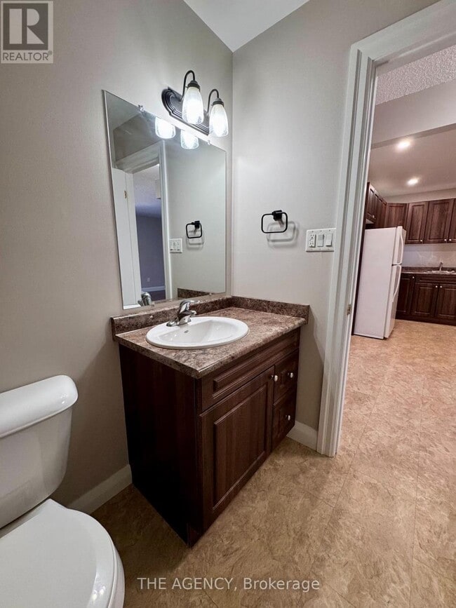 Photo - 62 Bloor St E Unité 1