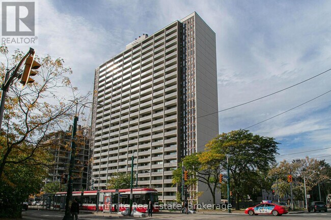 Photo - 666 Spadina Ave. Unit 403
