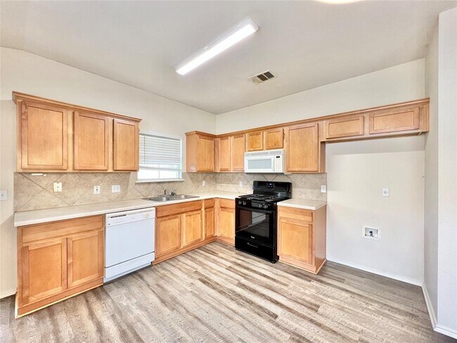 Photo - 2221 Pearson Way