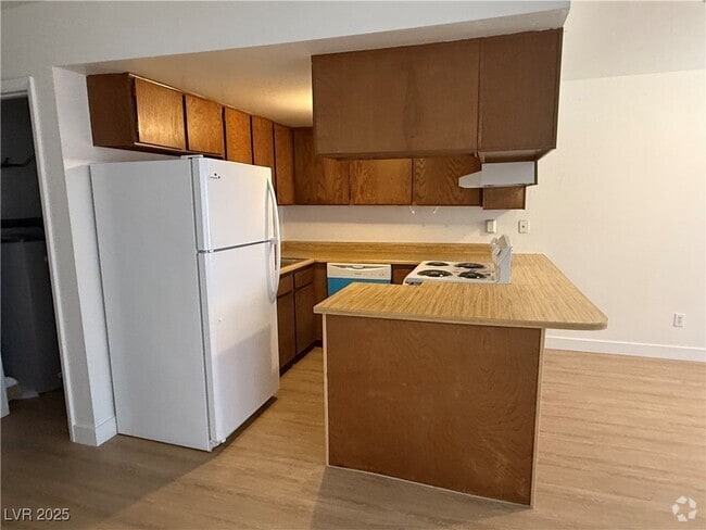 Building Photo - 1623 E Harmon Ave Rental