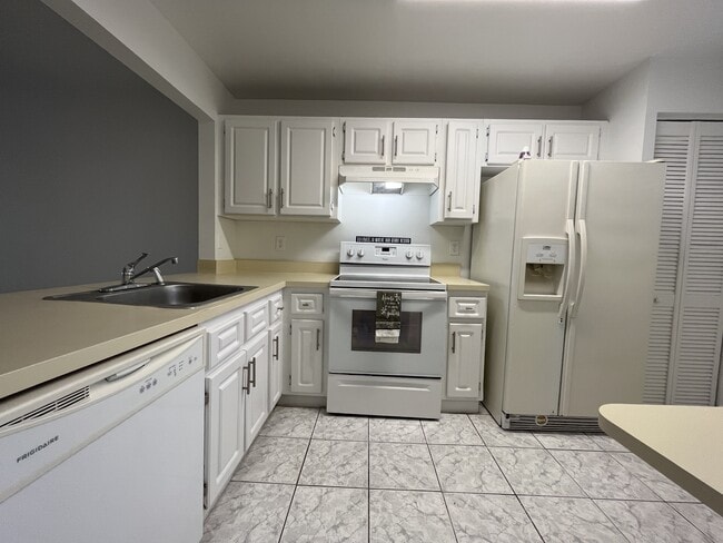 Photo - 842 NE 209th St