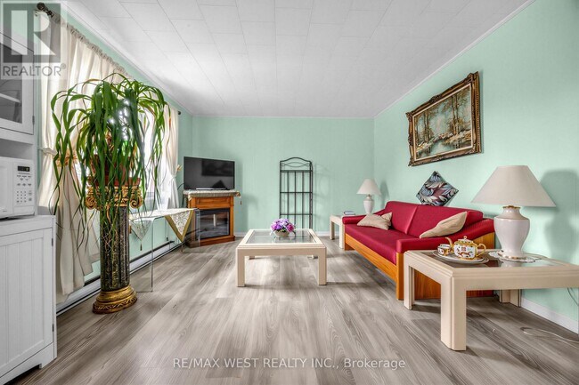 Photo - 1068 Lillian St