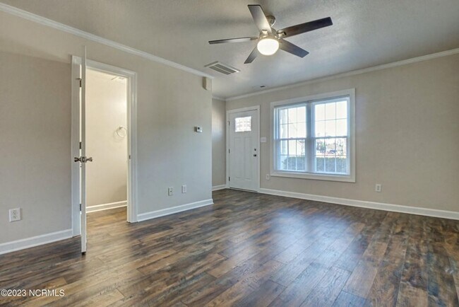 Photo - 202 Bridgewood Dr