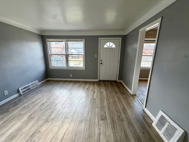 Photo - 3 Bedroom 1 Bath Welcome Section 8 Call 313-429-3244 Kpm Detroit