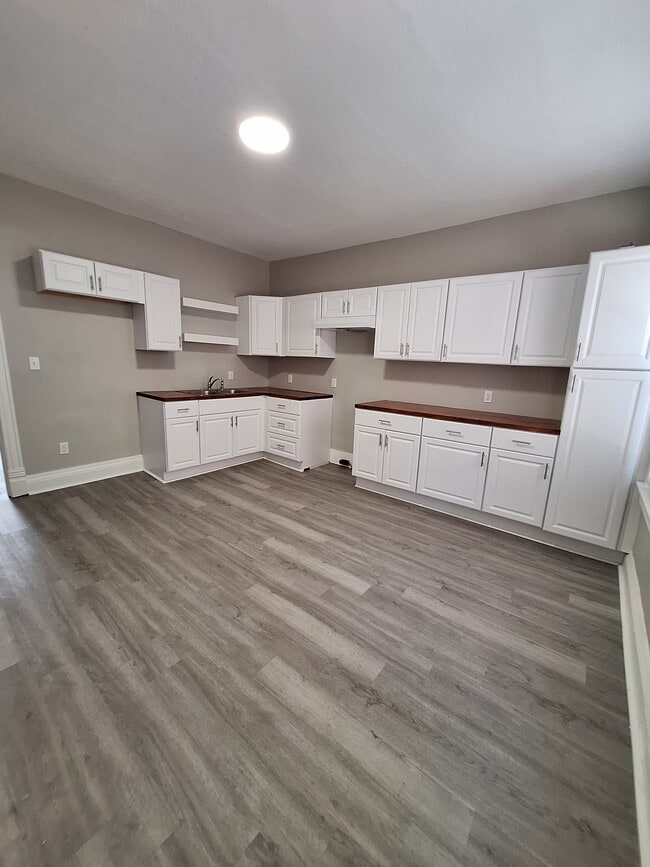 Photo - 1916 Constitution Blvd