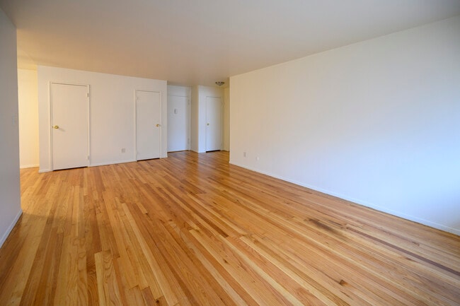 Rutgers Court Apartments