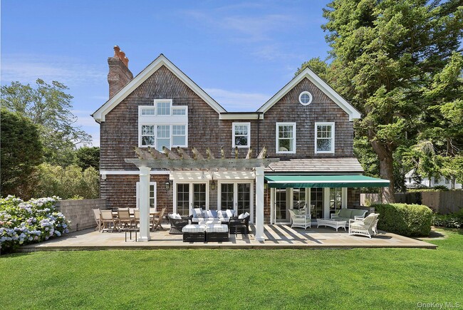 100 Pantigo Rd