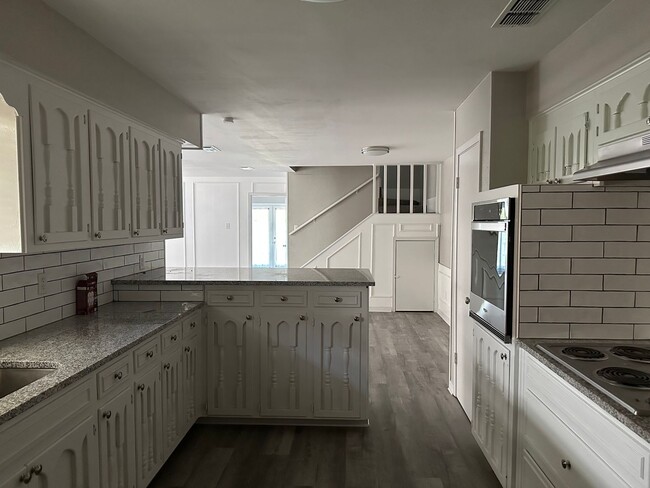 Building Photo - 621-621 Kings Mountain Dr Unit 619