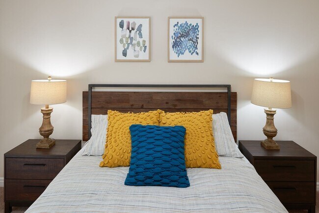 Building Photo - West Valley Duplex Unit 1 Rental