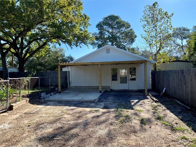 Photo - 319 N Cochran St