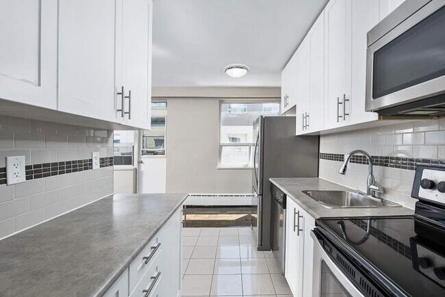 Photo - 3896 Bathurst St