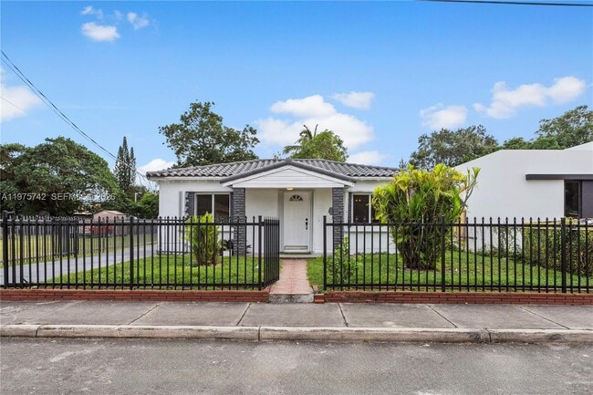 Building Photo - 400 NW 47th St