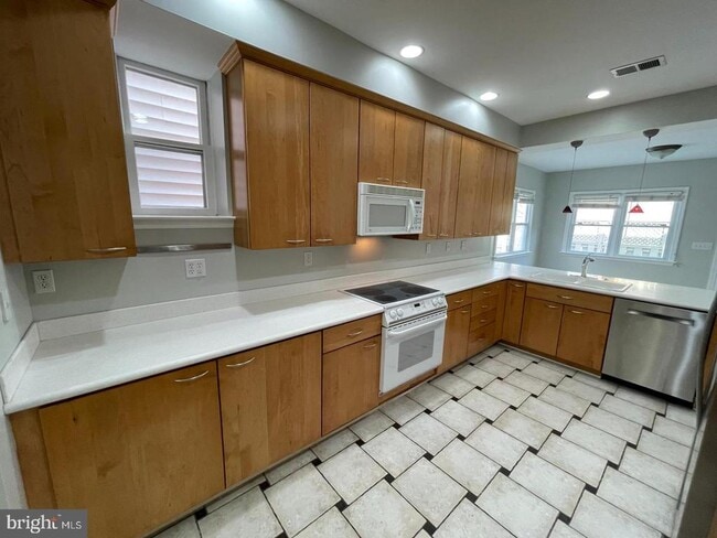 Building Photo - 1829 Ontario Pl NW Rental