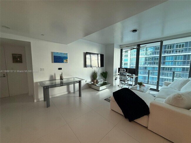 Photo - 1300 S Miami Ave Unidad 3107