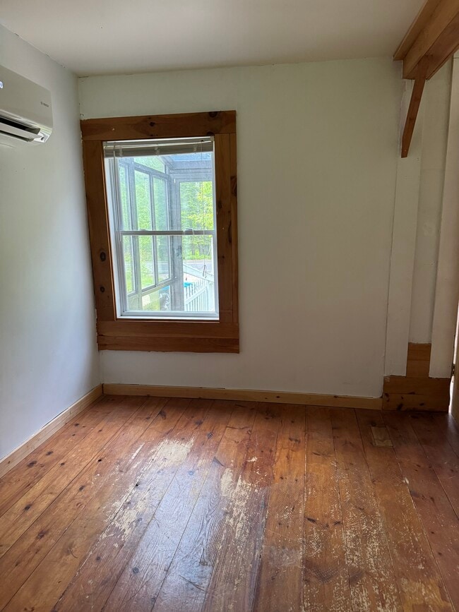 Photo - 422 Mill Rd