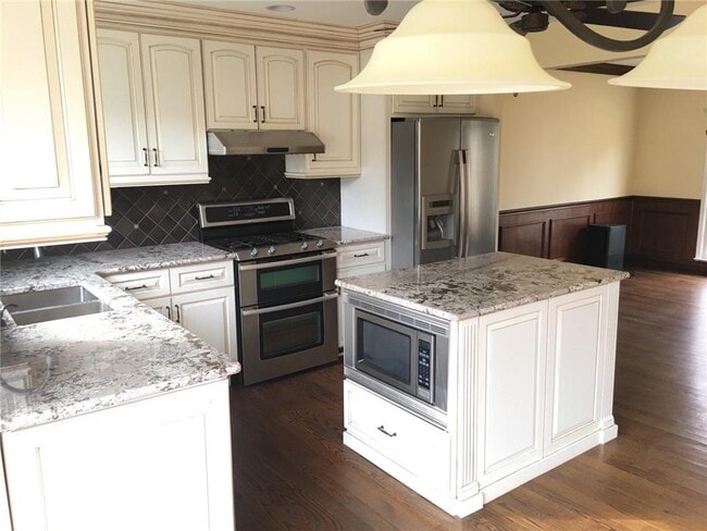 Photo - 310 Milesford Ct