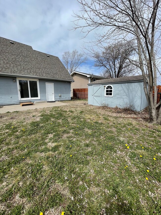 Photo - GREAT FAMILY HOME! FULLY FENCED YARD!