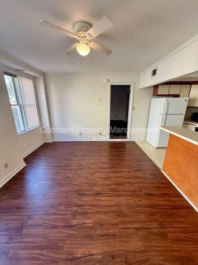 Photo - 1031 Bond St Unit 3