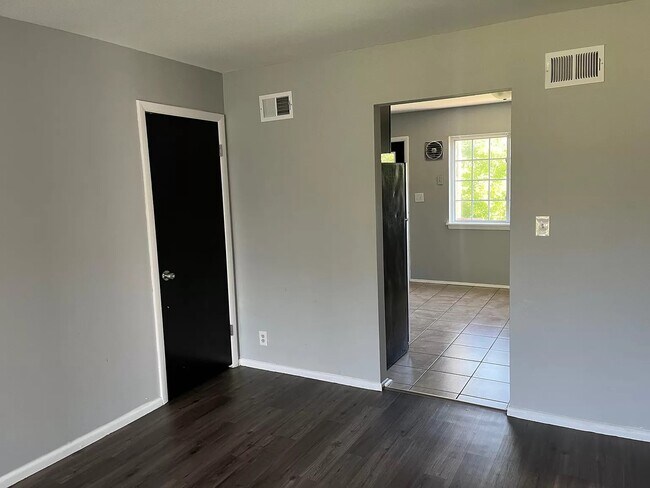 LR - N84W15464 Menomonee Ave Unit #2