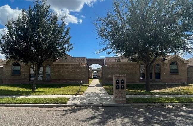 Building Photo - 16 Upland Dr Unit 1