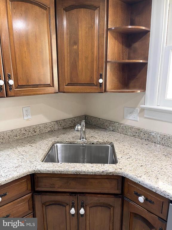 Photo - 27 W High St