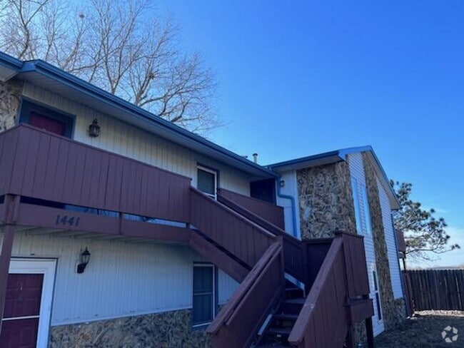 Building Photo - 1441 N Smith Ct Unit 1441 N. Smith Ct #4 Rental