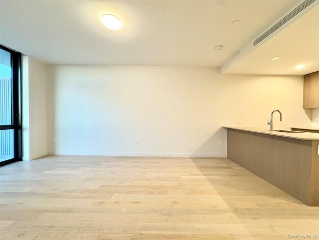 Photo - 131-02B 40th Rd Unidad 16M