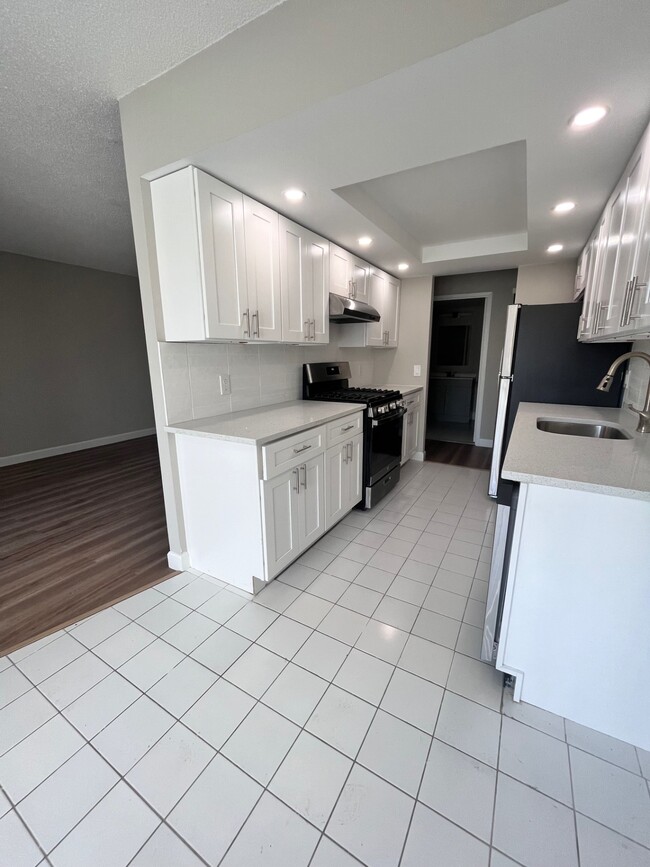 Photo - 171 Wellington Ct Unit 3F