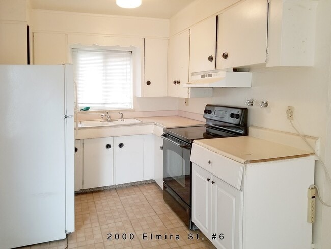 Photo - * $1000  Great location off Montview and Elmira Unit 6
