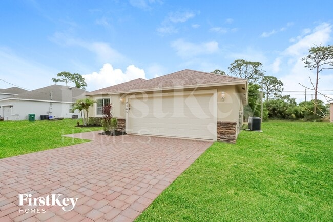 Photo - 2365 SW Webster Ln