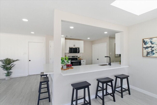 Photo - "Spacious 3-Bed, 2-Bath Gem with 2,155 Sq. Ft. on University Drive in Arlington, TX!"