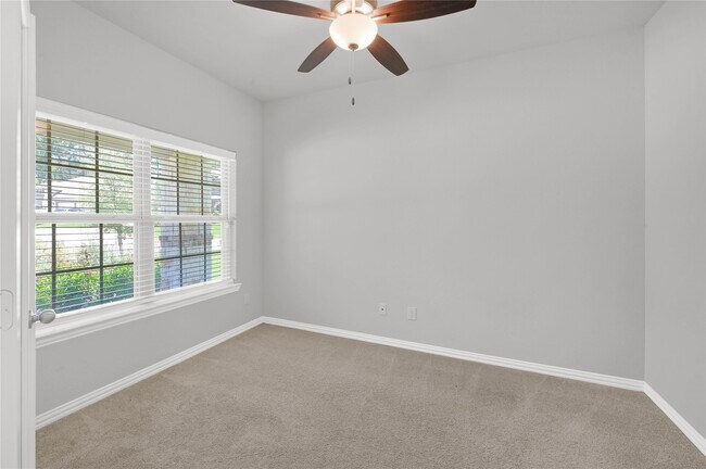Photo - 175 Gray Pne Grv