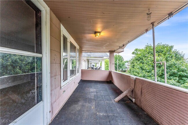 Photo - 3547 Lloyd Rd Unit UP/2
