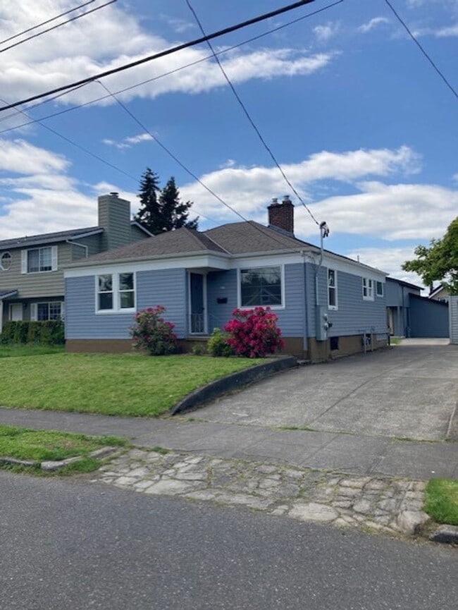 Updated North Tabor 2 Bedroom, 1 Bathroom ... - Updated North Tabor 2 Bedroom, 1 Bathroom ... House