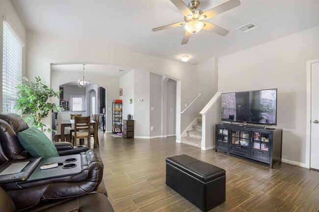 Photo - 525 N Heatherwilde Blvd
