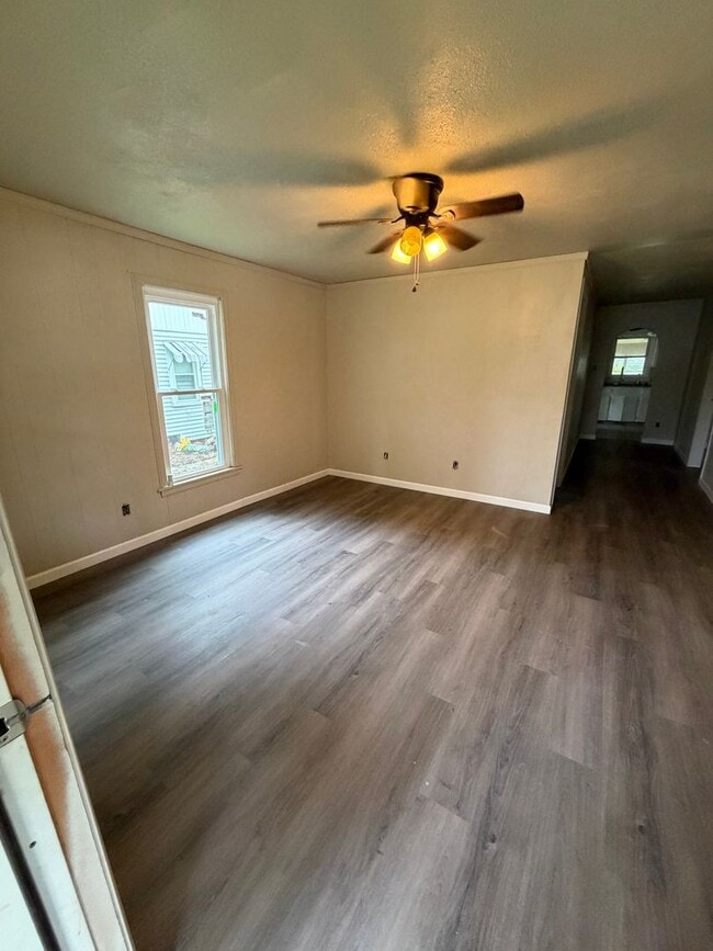 Photo - 3 Bedroom 1 Bath Home For Rent