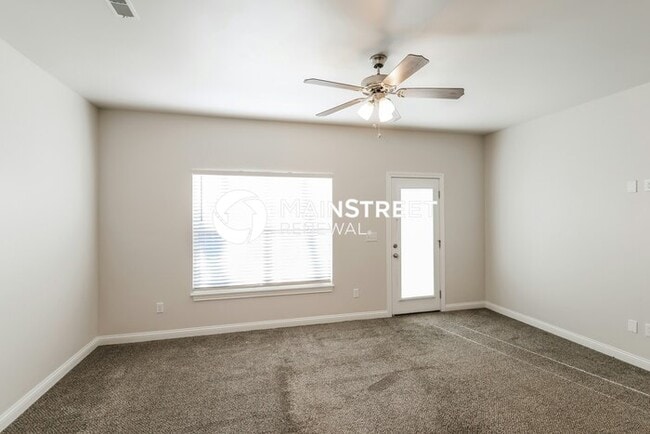 Photo - 3 Bedroom Pet-Friendly Home in CHARLESTOWN, IN with Main Street Renewal