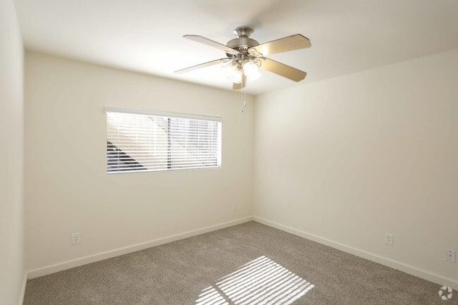 2 BR, 2 BA - 900 SF