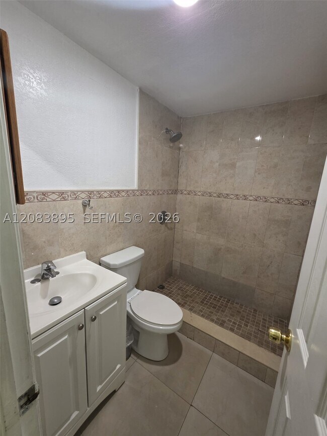 1035 W 77th St Unit 215