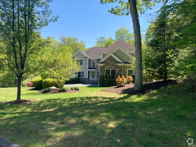 Building Photo - 15 Logging Trail Ln Rental