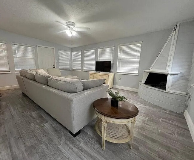 Photo - 709 W Bayshore Dr