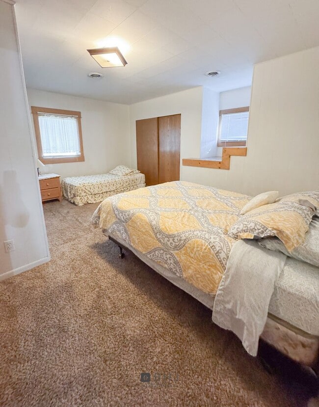 Photo - SHORT TERM 6 MONTH ONLY - Dog Friendly 3 b...