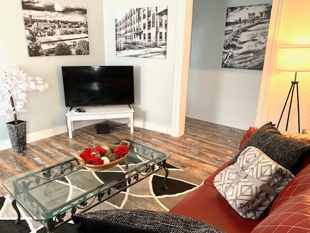 Photo - 421 1/2 Locust Street