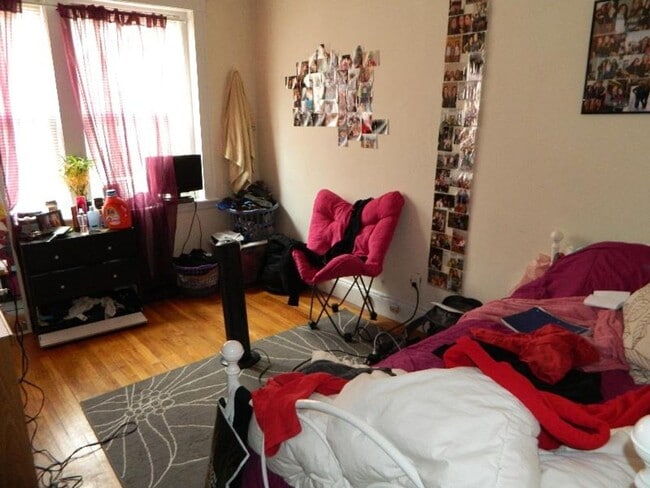 Photo - Apartment with a porch?